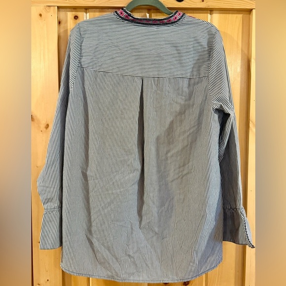 2/$30 Crown & Ivy blue striped top with Embroidered bodice ladies size 1X - Picture 3 of 10